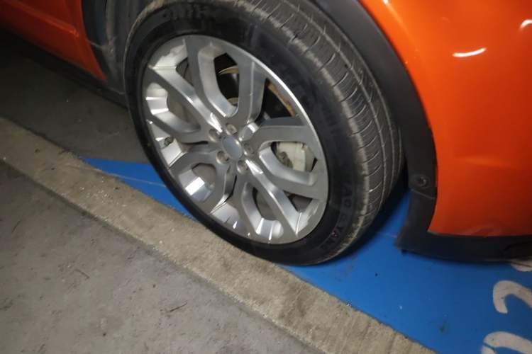 Used Land Rover Range Evoque 2016 2.0T Convertible Right Front Wheel Hub