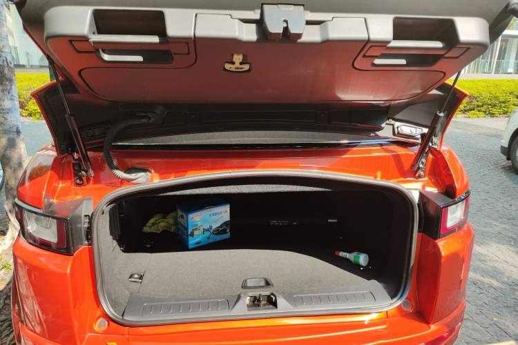 Used Land Rover Range Evoque 2016 2.0T Convertible Trunk
