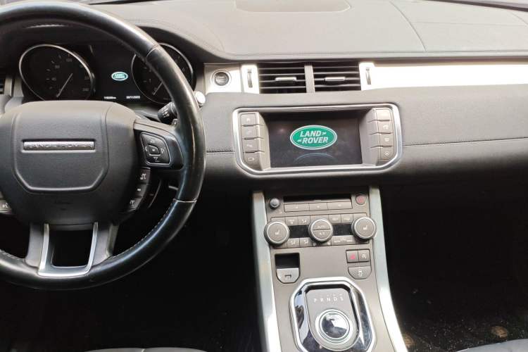 Used Land Rover Range Evoque 2016 2.0T SE Smart Glow Edition Audio And AC Panel