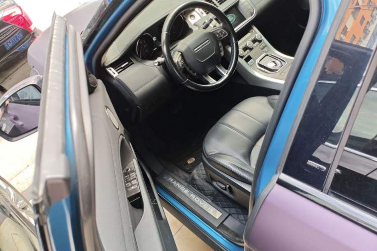 Used Land Rover Range Evoque 2016 2.0T SE Smart Glow Edition Interior 3