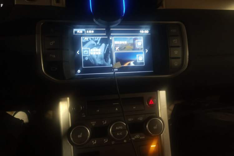 Used Land Rover Range Evoque 2016 2.0T SE Smart Glow Edition Audio And AC Panel