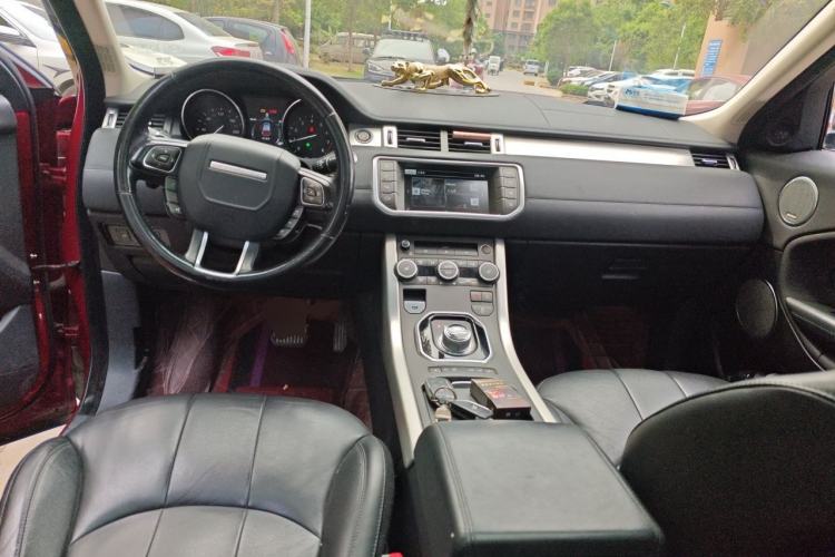 Used Land Rover Range Evoque 2016 2.0T SE Smart Glow Edition Center Console