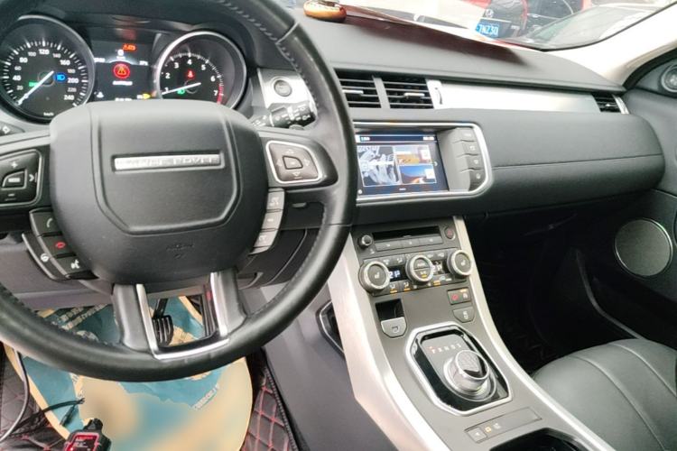 Used Land Rover Range Evoque 2016 2.0T SE Smart Glow Edition Center Console