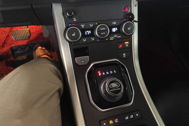 Used Land Rover Range Evoque 2016 2.0T PURE Style Edition Gear Lever