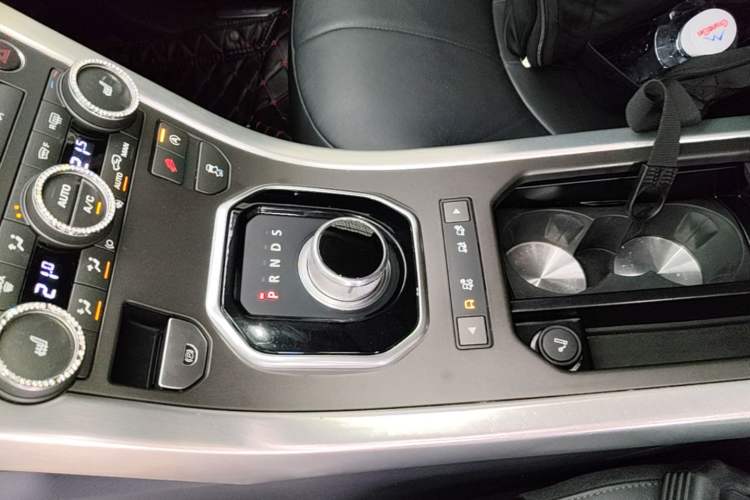 Used Land Rover Range Evoque 2016 2.0T SE Smart Glow Edition Gear Lever