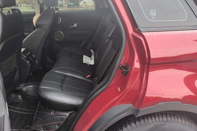Used Land Rover Range Evoque 2016 2.0T SE Smart Glow Edition Left Rear Seat