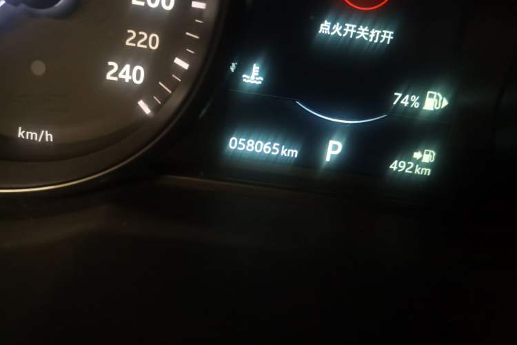 Used Land Rover Range Evoque 2016 2.0T SE Smart Glow Edition Odometer Close Up
