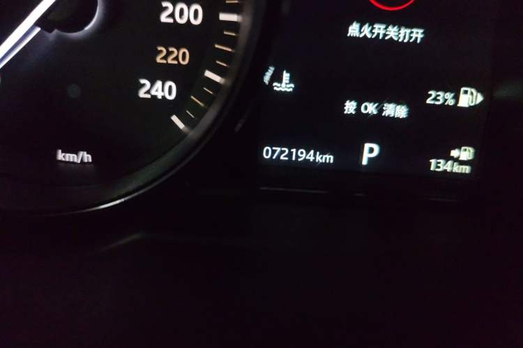 Used Land Rover Range Evoque 2016 2.0T Convertible Odometer Close Up