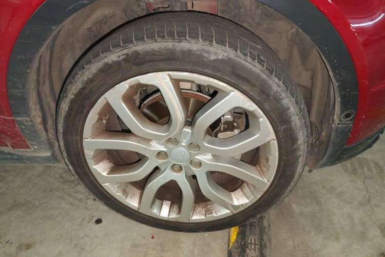 Used Land Rover Range Evoque 2016 2.0T Convertible Right Front Wheel Hub