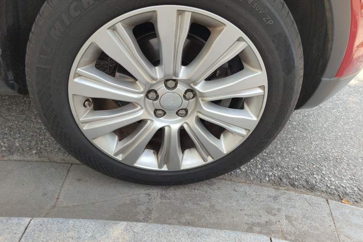 Used Land Rover Range Evoque 2016 2.0T SE Smart Glow Edition Right Front Wheel Hub