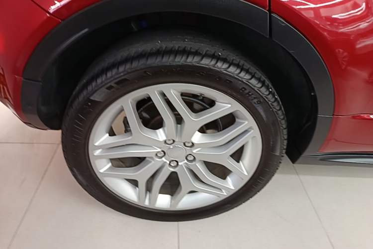 Used Land Rover Range Evoque 2016 2.0T HSE DYNAMIC All-Wheel Drive Edition Right Rear Wheel Hub