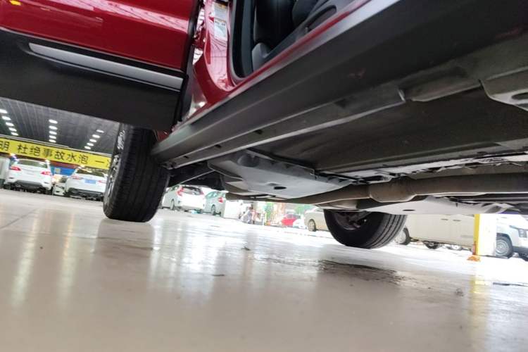 Used Land Rover Range Evoque 2016 2.0T SE Smart Glow Edition Right Side Sill