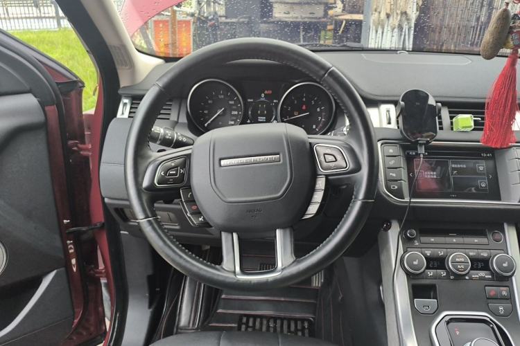 Used Land Rover Range Evoque 2016 2.0T SE Smart Glow Edition Steering Wheel