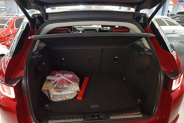 Used Land Rover Range Evoque 2016 2.0T HSE DYNAMIC All-Wheel Drive Edition Trunk