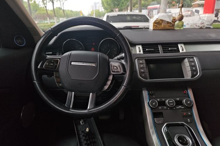 Used Land Rover Range Evoque 2016 2.0T PURE Style Edition Steering Wheel