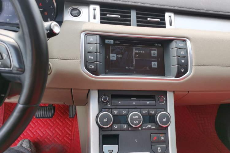 Used Land Rover Range Evoque 2016 2.0T SE Smart Glow Edition Audio And AC Panel