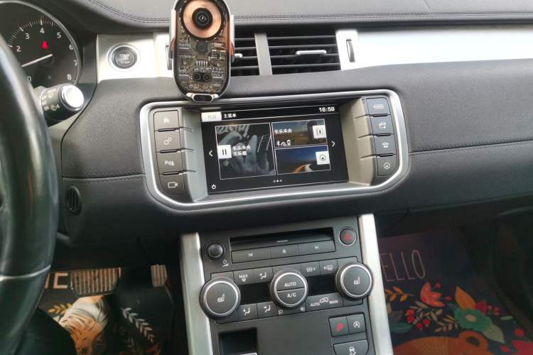 Used Land Rover Range Evoque 2016 2.0T SE Smart Glow Edition Audio And AC Panel