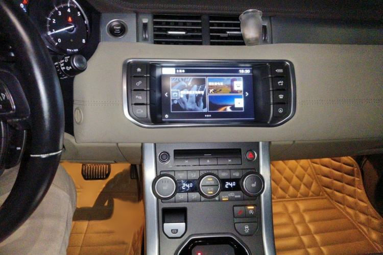 Used Land Rover Range Evoque 2016 2.0T SE Smart Glow Edition Audio And AC Panel