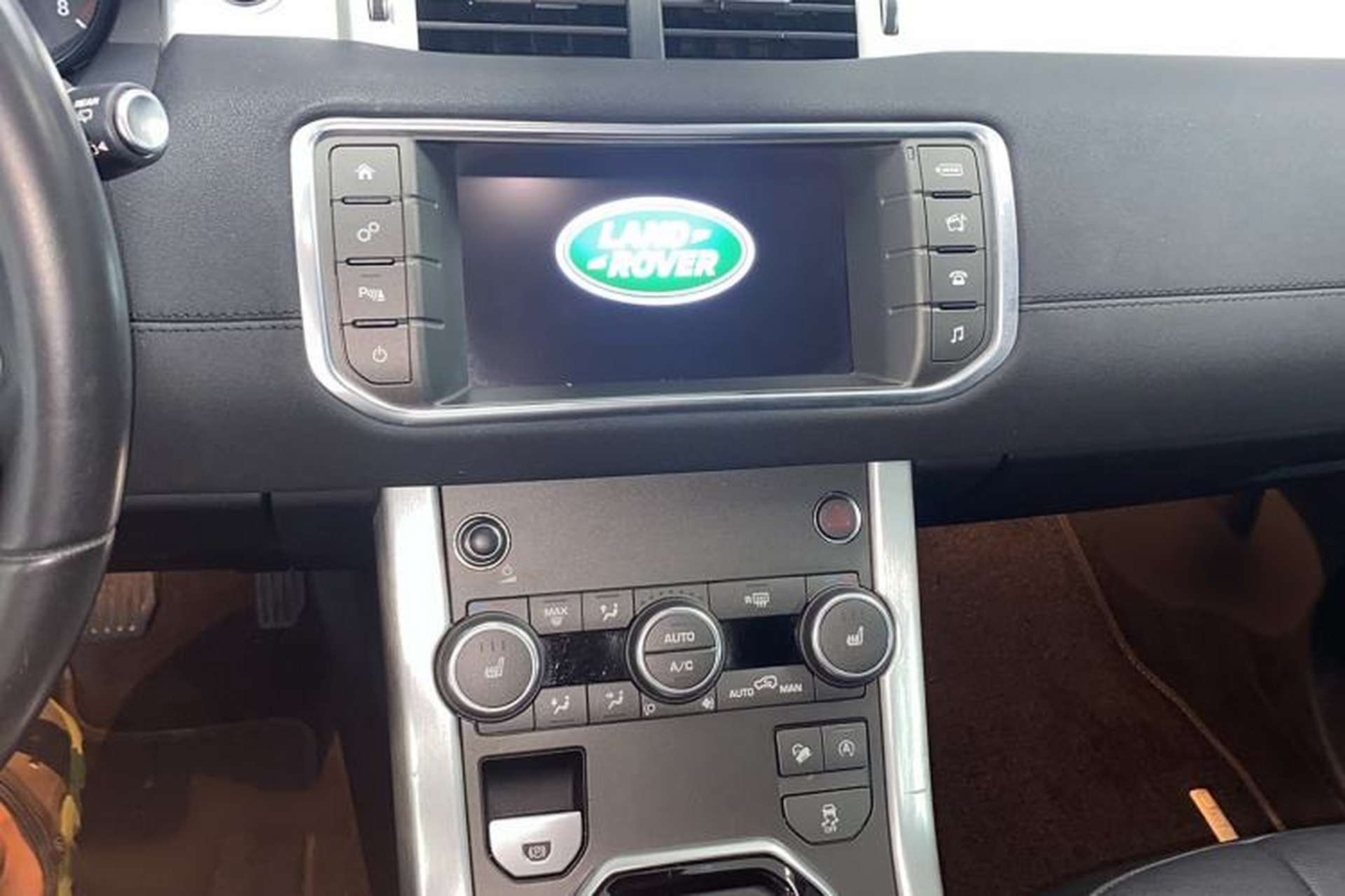Used Land Rover Range Evoque 2016 2.0T PURE Style Edition Audio And AC Panel