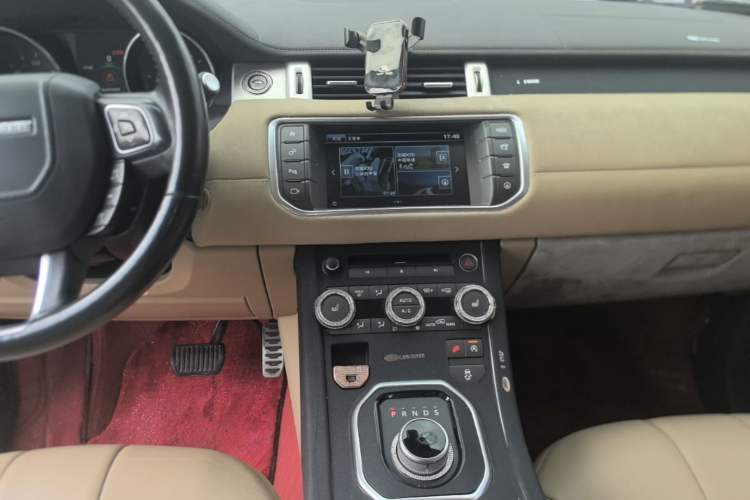 Used Land Rover Range Evoque 2016 2.0T SE Smart Glow Edition Audio And AC Panel