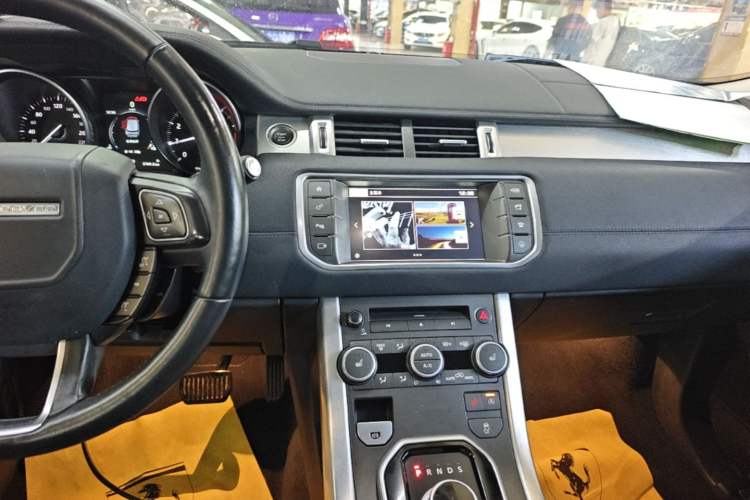 Used Land Rover Range Evoque 2016 2.0T SE Smart Glow Edition Audio And AC Panel