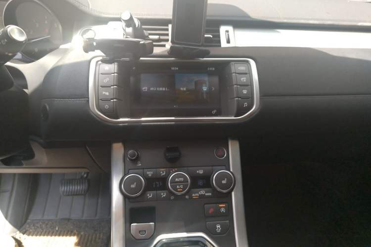 Used Land Rover Range Evoque 2016 2.0T PURE Style Edition Audio And AC Panel