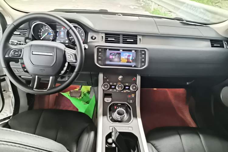 Used Land Rover Range Evoque 2016 2.0T PURE Style Edition Audio And AC Panel