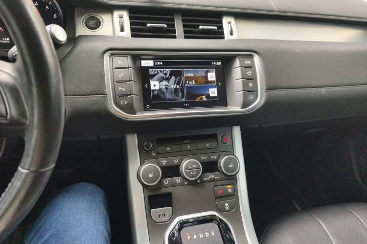 Used Land Rover Range Evoque 2016 2.0T SE Smart Glow Edition Audio And AC Panel