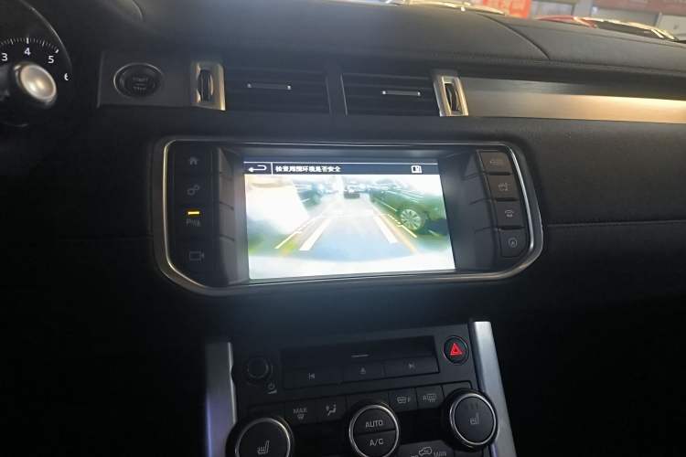 Used Land Rover Range Evoque 2016 2.0T SE Smart Glow Edition Audio And AC Panel