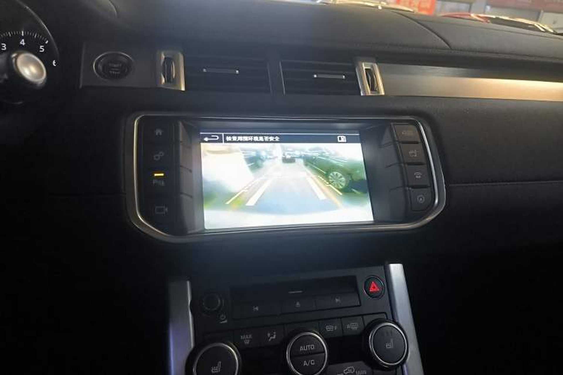 Used Land Rover Range Evoque 2016 2.0T SE Smart Glow Edition Audio And AC Panel