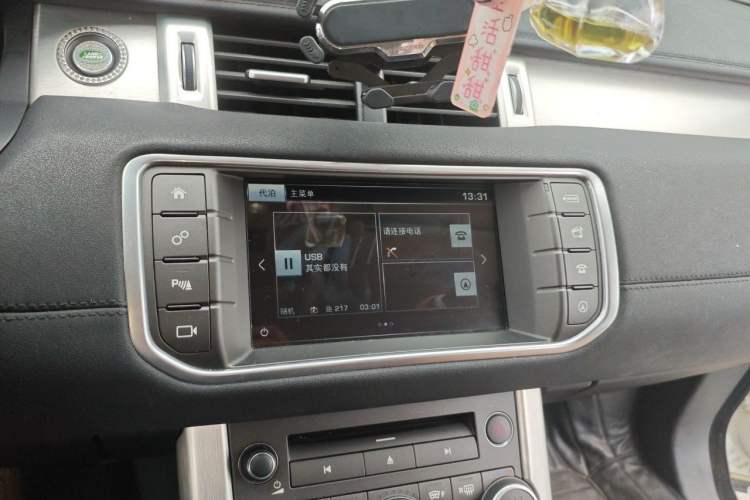Used Land Rover Range Evoque 2016 2.0T SE Smart Glow Edition Audio And AC Panel