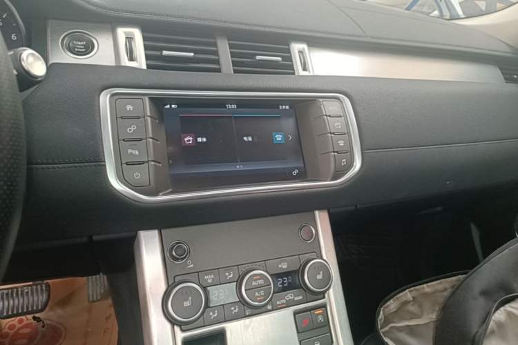Used Land Rover Range Evoque 2016 2.0T PURE Style Edition Audio And AC Panel