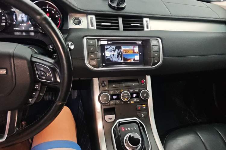 Used Land Rover Range Evoque 2016 2.0T SE Smart Glow Edition Audio And AC Panel