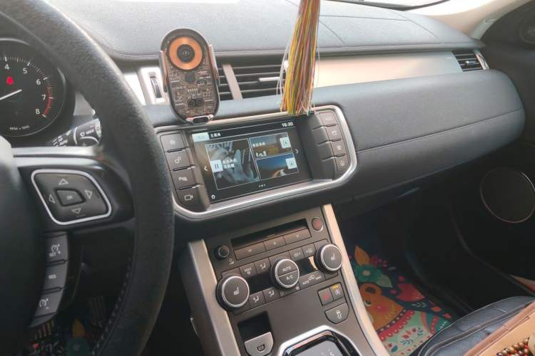 Used Land Rover Range Evoque 2016 2.0T SE Smart Glow Edition Audio And AC Panel