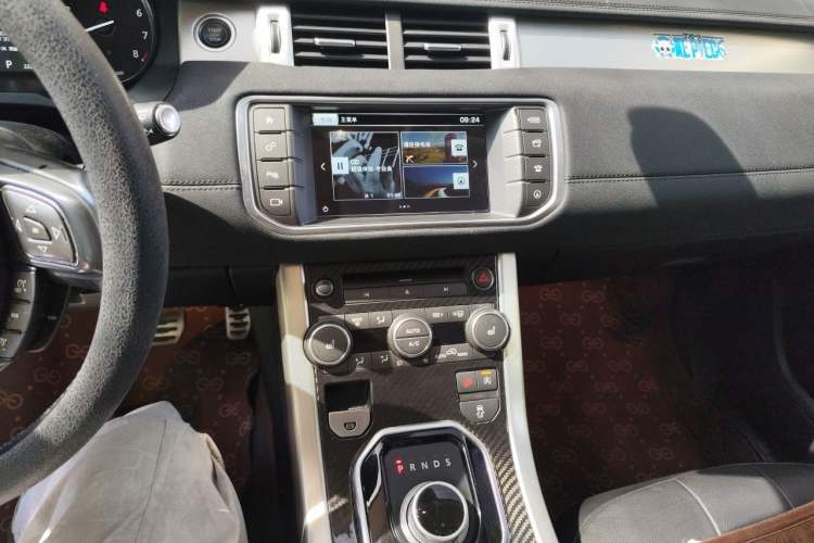 Used Land Rover Range Evoque 2016 2.0T SE Smart Glow Edition Audio And AC Panel