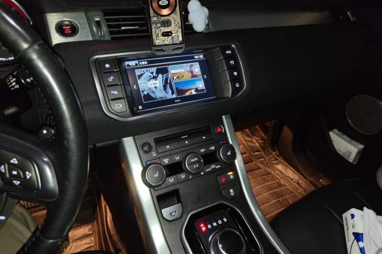 Used Land Rover Range Evoque 2016 2.0T SE Smart Glow Edition Audio And AC Panel