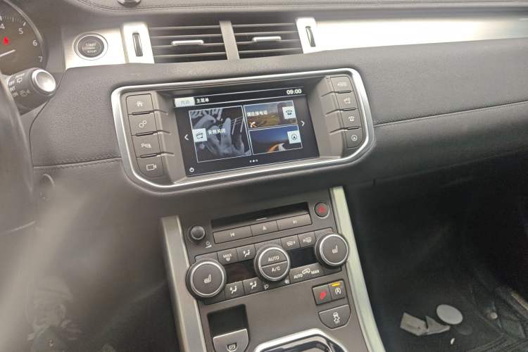 Used Land Rover Range Evoque 2016 2.0T SE Smart Glow Edition Audio And AC Panel