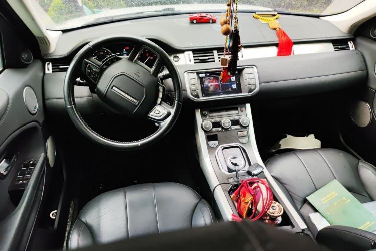 Used Land Rover Range Evoque 2016 2.0T SE Smart Glow Edition Center Console