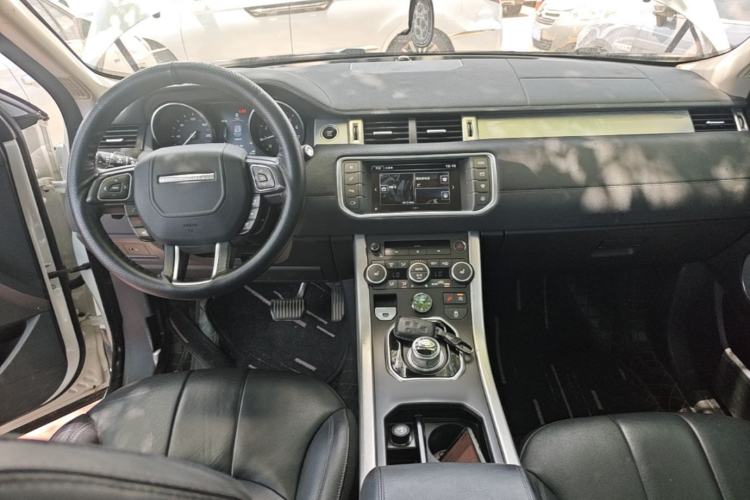 Used Land Rover Range Evoque 2016 2.0T SE Smart Glow Edition Center Console