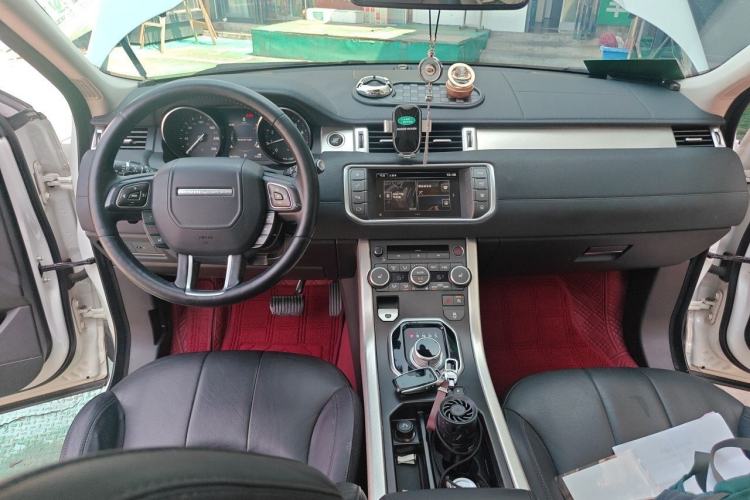 Used Land Rover Range Evoque 2016 2.0T SE Smart Glow Edition Center Console