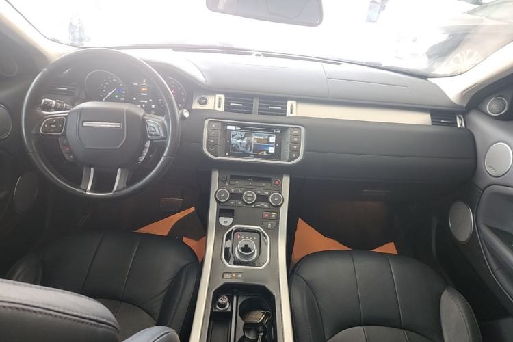 Used Land Rover Range Evoque 2016 2.0T SE Smart Glow Edition Center Console