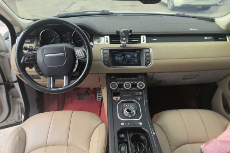 Used Land Rover Range Evoque 2016 2.0T SE Smart Glow Edition Center Console