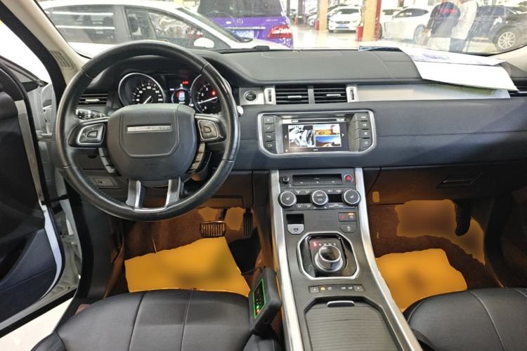 Used Land Rover Range Evoque 2016 2.0T SE Smart Glow Edition Center Console
