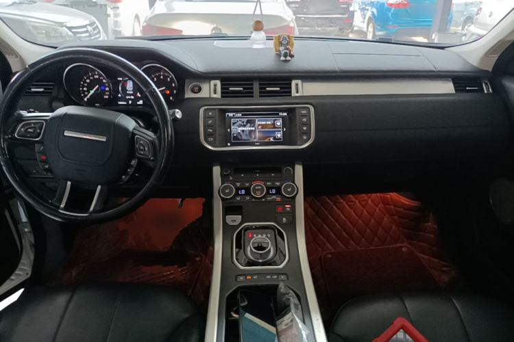Used Land Rover Range Evoque 2016 2.0T SE Smart Glow Edition Center Console