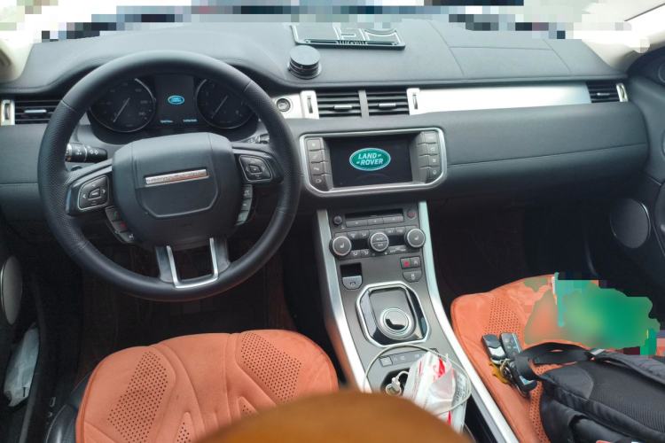 Used Land Rover Range Evoque 2016 2.0T SE Smart Glow Edition Center Console