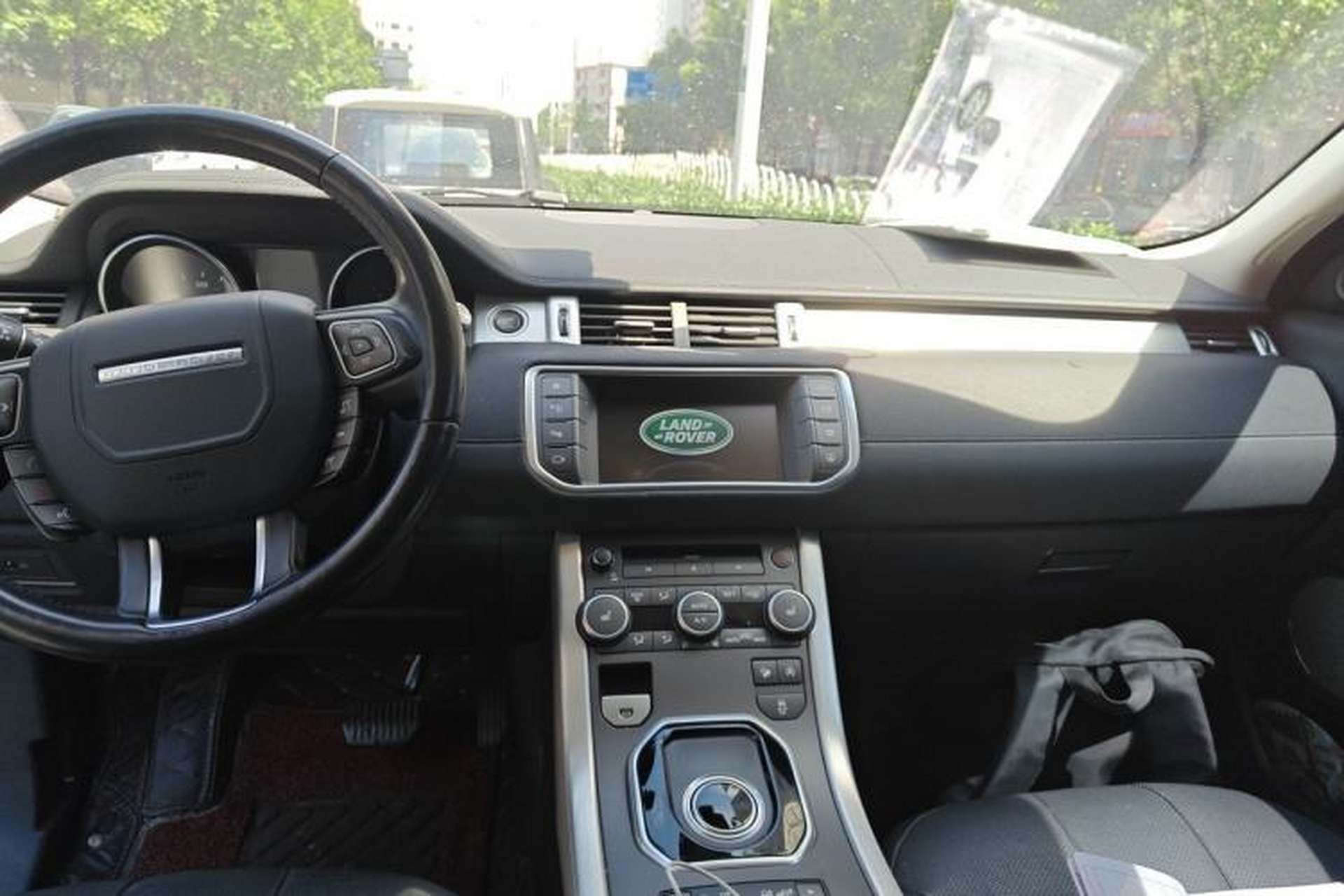Used Land Rover Range Evoque 2016 2.0T SE PLUS Smart Enjoyment Edition Center Console