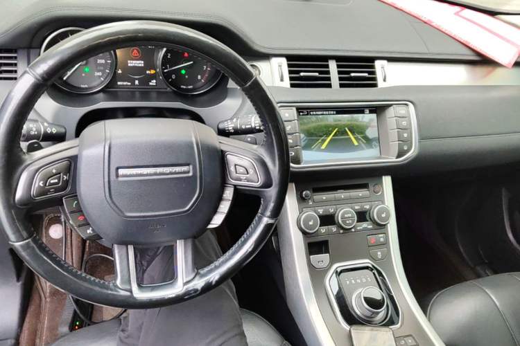 Used Land Rover Range Evoque 2016 2.0T SE Smart Glow Edition Center Console