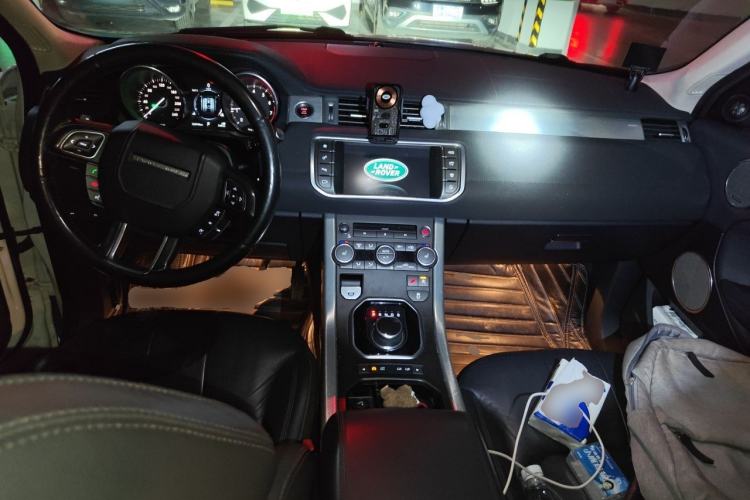 Used Land Rover Range Evoque 2016 2.0T SE Smart Glow Edition Center Console