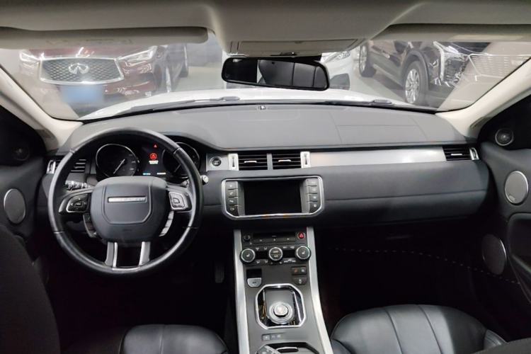 Used Land Rover Range Evoque 2016 2.0T SE Smart Glow Edition Center Console