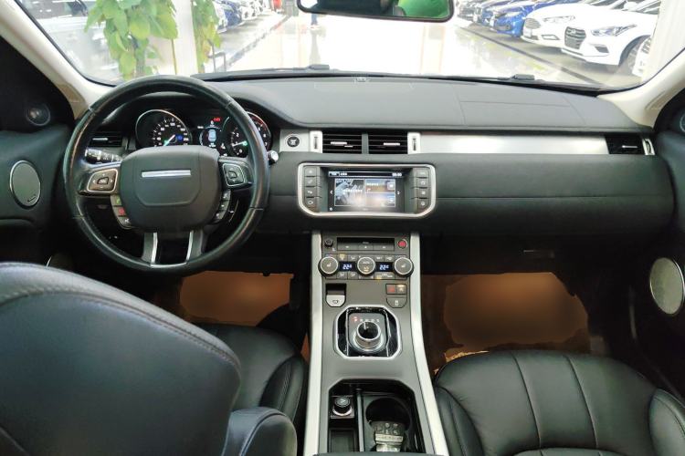 Used Land Rover Range Evoque 2016 2.0T SE Smart Glow Edition Center Console